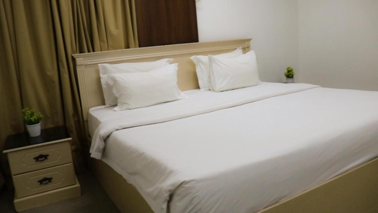 Al Farhan Hotel Suites ริยาดห์ ภายนอก รูปภาพ