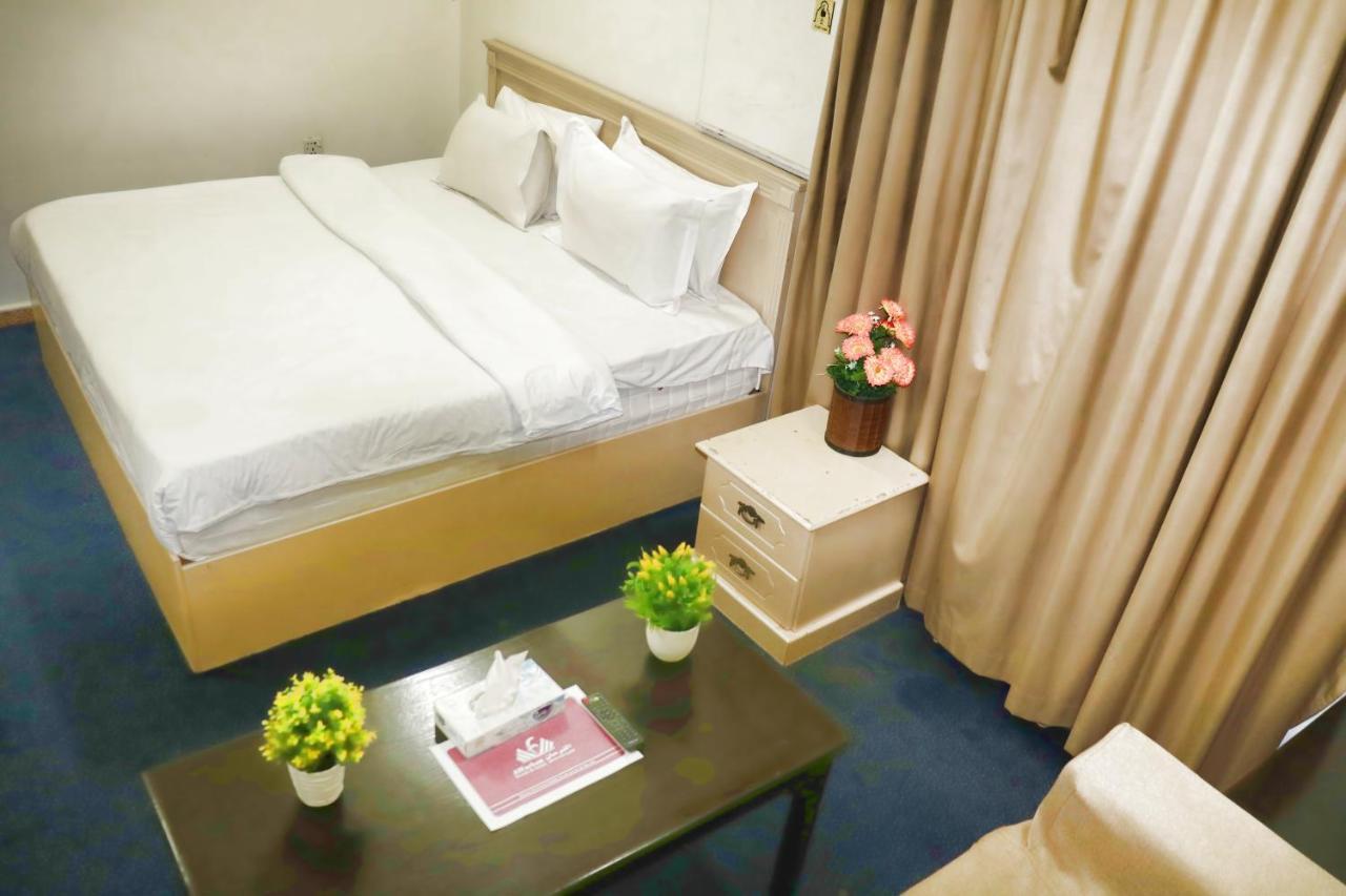 Al Farhan Hotel Suites ริยาดห์ ภายนอก รูปภาพ